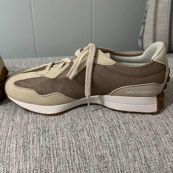 Women’s New balance 327 - Picture 6 of 16
